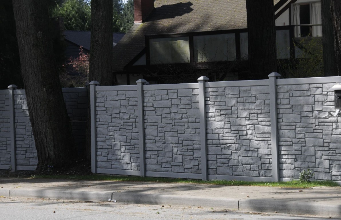 Aluminum fence installation combining strength and modern design in Bristol, VA